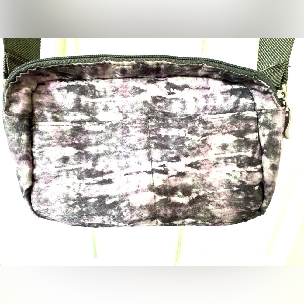 Baggallini Crossbody Shoulder Bag Tie Dye Purple Gray Print 10"x7" Purse - Picture 10 of 13